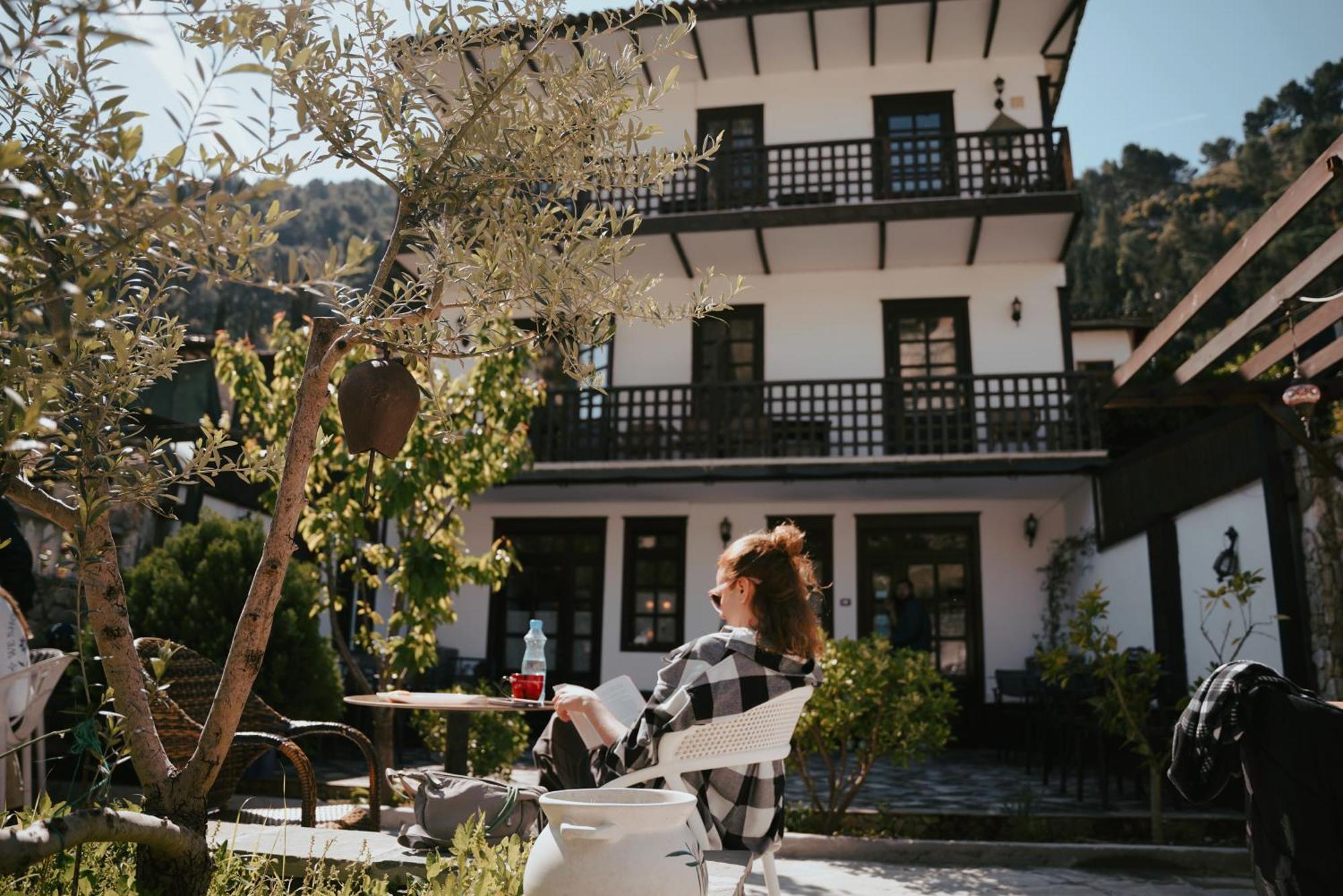 Maya Hostel بيرات المظهر الخارجي الصورة