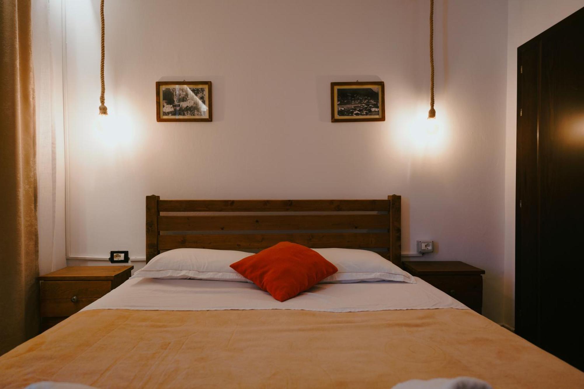 Maya Hostel بيرات المظهر الخارجي الصورة