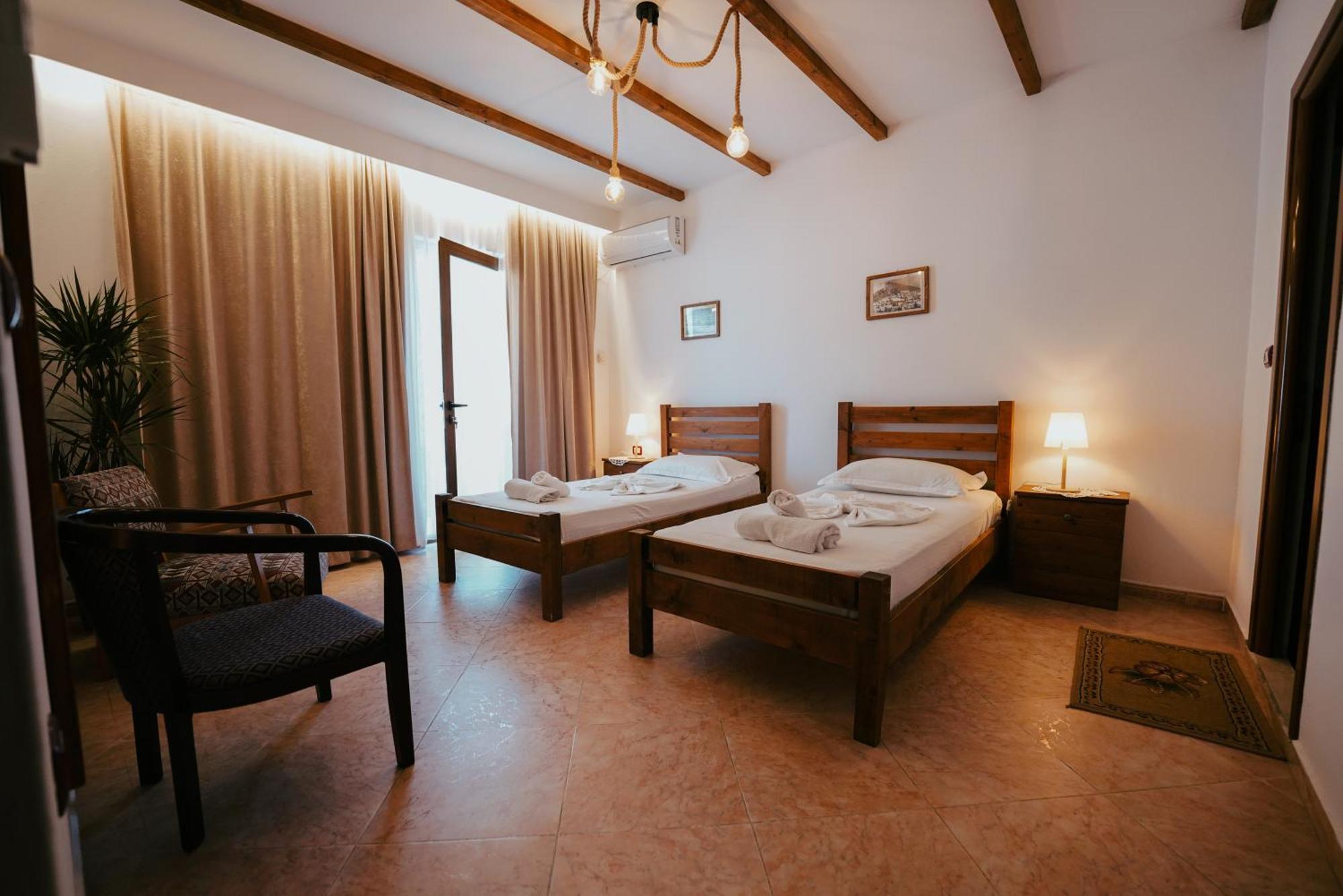 Maya Hostel بيرات المظهر الخارجي الصورة