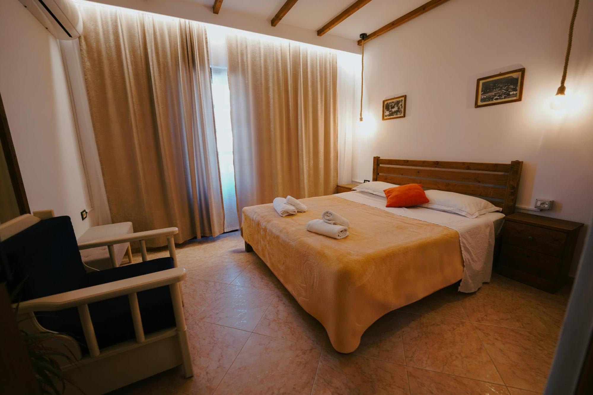 Maya Hostel بيرات المظهر الخارجي الصورة